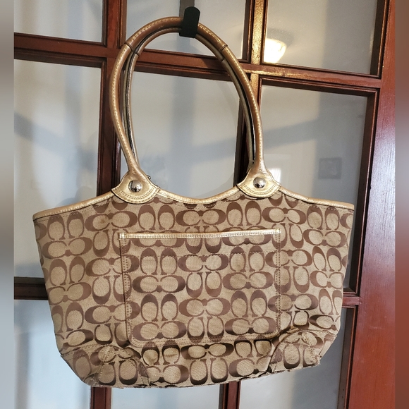 Coach Classic Monogram Shoulder Bag - Picture 4 of 10